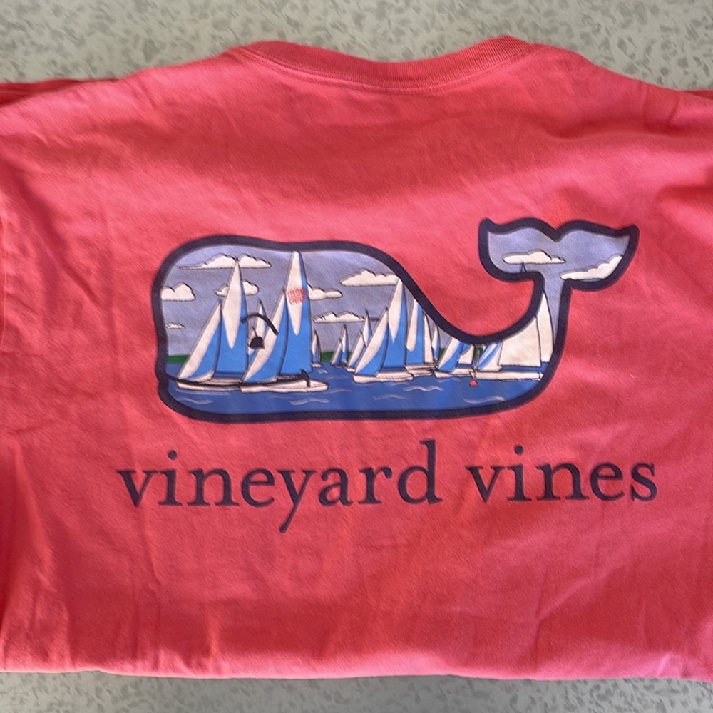 Vineyard Vines coral sailboat short sleeve t-shirt size small VV